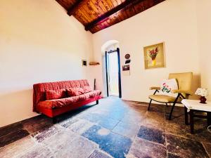 GuestHost - Petra Pece Panoramic Apartment