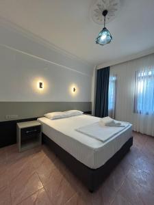 Ünlü Otel