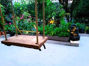 BugenVila , Central 3BR Home with Garden & BBQ