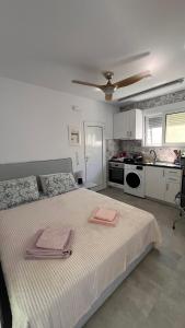 Sadova Messinia Pearl Cozy Seafront Tiny House