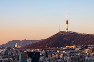 Modern 2BR in Haebangchon, Near Itaewon, Seoul Holiday Stay