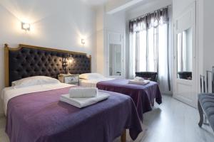 Centrally located modern 2 Bed apartment in Cannes with aircon and high ceilings and modern design 696