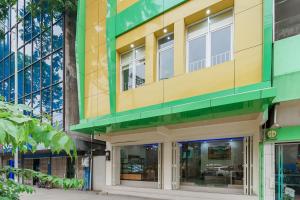 RedDoorz Plus near RS RK Charitas 2 Palembang
