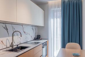 Luxury Apartment with Shared Pools - Evianamar II