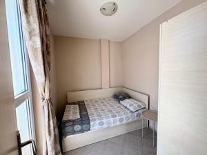 59 Kraybrezhna Apartment