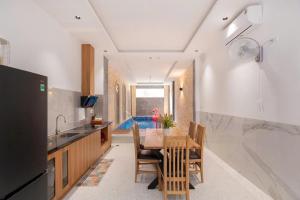 Nhà Phố Hồ Bơi Khu Ẩm Thực Bãi Sau