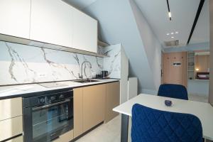 Premium Studio with Heated Pools - Evianamar II