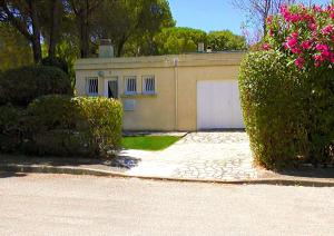 Petite maison dans lotissement gardé 1200m de la mer LE BRUSC