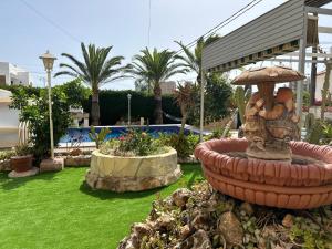 Chalet Los Almendros con piscina privada