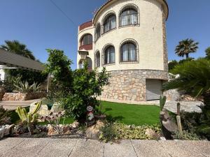 Chalet Los Almendros con piscina privada