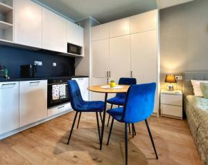 NEW APARTMENT near METRO & MALL in Green Oasis