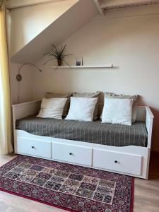2 miegamuju kambariu apartamentai Palangos centre su vaiku zaidimo aikstele