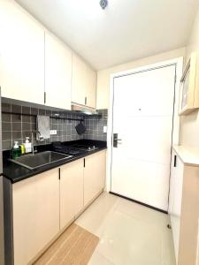 Modern Stays Makati Premium 1 BR at Jazz Residences