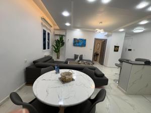 Nouveau luxueux & Chic F2 Appartement avec Parking surveillé près lAéroport