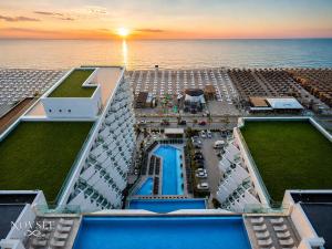 NOVSEE Infinity Pool & SPA