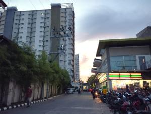 City Center Condo-Walk to Malls & Restaurants