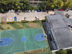 City Center Condo-Walk to Malls & Restaurants
