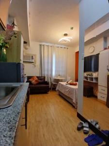 City Center Condo-Walk to Malls & Restaurants