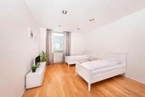 莱托夫旅舍 - Zlonín