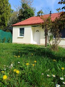 BnB37 Garden Apartment, Near Budapest, Free Gated CCTV Parking, self check-in, Terrace