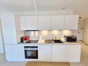Sunny Apartment w terrace&parking spaces