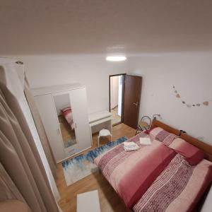 E & E apartment