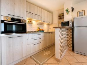 Sea View Two Bedroom CB and G with Pool 200m from the Beach
