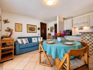 Sea View Two Bedroom CB and G with Pool 200m from the Beach