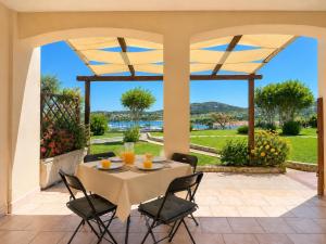 Sea View Two Bedroom CB and G with Pool 200m from the Beach