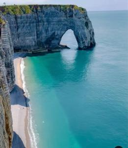 Etretat les pieds dans l eau