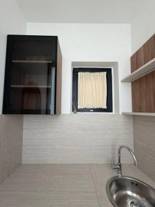Cozy 6th Floor Studio with Sea View
