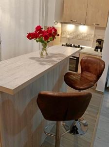 Quiet & Bright Studio - Available Monthly