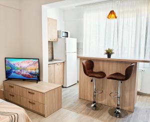 Quiet & Bright Studio - Available Monthly