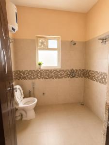 Radha Madhav Serenity Stay Near Prem Mandir