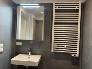 Brand New Danube Apartment with Balcony & Free Parking