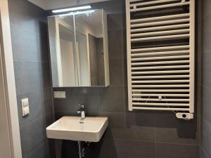Brand New Danube Apartment with Balcony & Free Parking