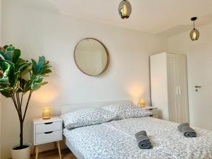 Brand New Danube Apartment with Balcony & Free Parking