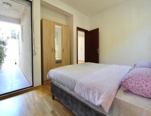 2bd Kalamper Vista Apt with Sea Views and Shared Pool
