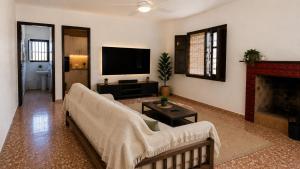 Villa Serena Chalet Independiente en Alicante con Piscina y Barbacoa En la Cañada del Fenollar