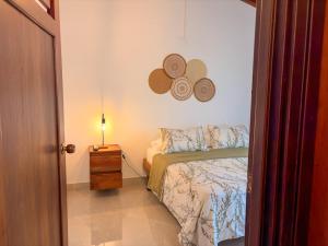 Warm Tropical Flat in Manila, Green Views & 3 Queen Beds
