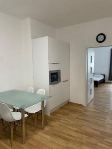 Modern and comfortable apartment for up to 5 guests located in the popular Prague 6, 10 minuts to city center