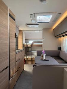 HellOVE Premium Air-C Caravanes Nowe Klimatyzowane Przyczepy - Kite & Wind, 3 linia brzegowa, Półwysep Helski