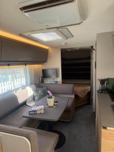 HellOVE Premium Air-C Caravans Nowe Klimatyzowane Przyczepy - Kite & Wind, Półwysep Helski
