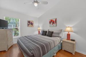 Relaxing 4-Bedroom, 3-Bathroom Poolside Heaven in Cumbrian Lakes