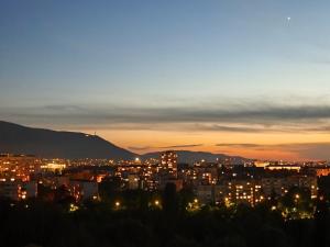 Sunset Luxury One Bedroom Apartment Incuded Parking Spot
