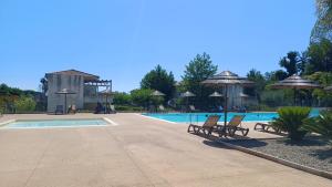 Entre piscine, plage et farniente en famille