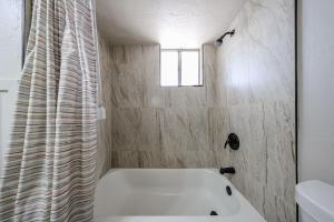 #5 Sunny Midtown Skyline Cool Comfy Affordable