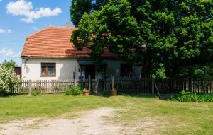 Leśniczówka pod lipą Sokołowice