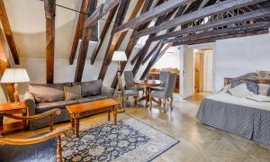 Suite with City View room in Artisan Apartments