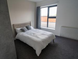 1 bed flat dartford with balcony next to station